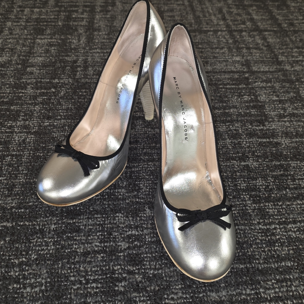 Marc by Marc Jacobs Silver Pumps with Black Bow Trim